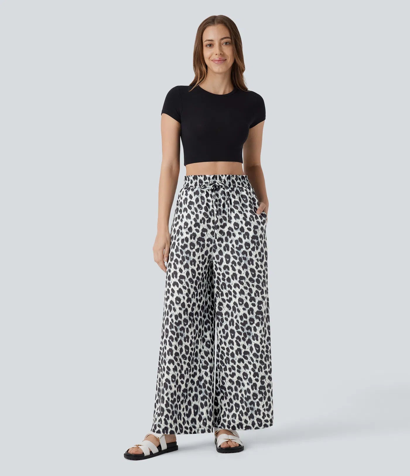 Jogger de estilo casual de cintura alta, estampado de leopardo y pernera ancha.