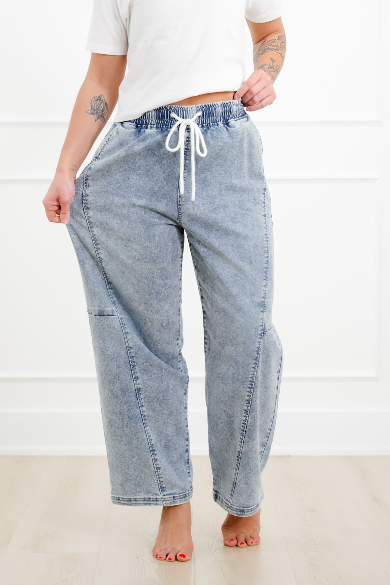 Risen Mid Rise Light Wash Elastic Waistband Barrel Jeans with Front Seam
