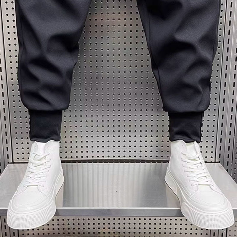 Pantalones CoolAir negros Tejido ligero que favorece la ventilación, evita el calor y mantiene la piel fresca todo el día.