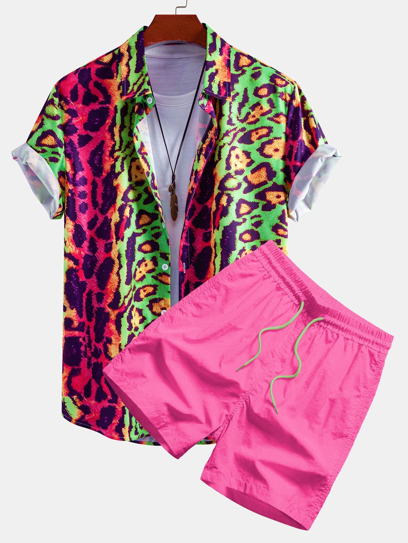Camisa abotonada con estampado de leopardo colorido y Short corto.