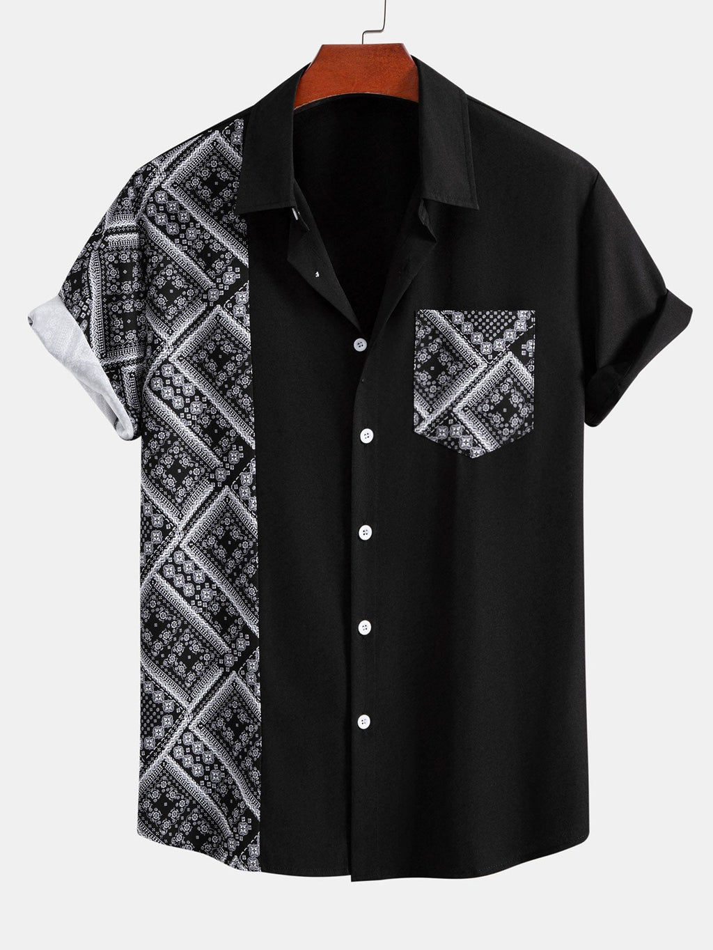 Camisa abotonada con estampado paisley y Shorts cortos de baño.