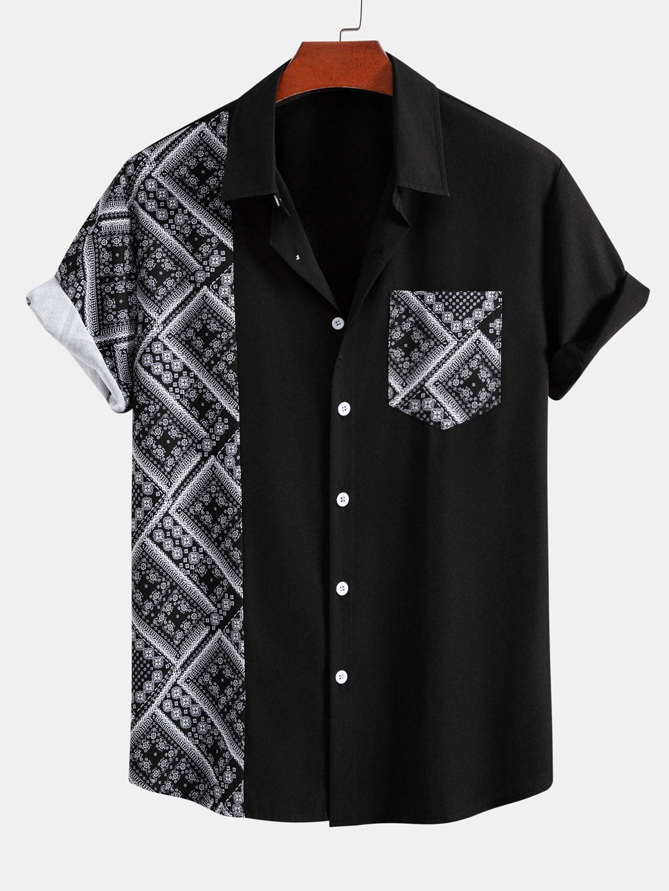 Camisa abotonada con estampado paisley y Shorts cortos de baño.