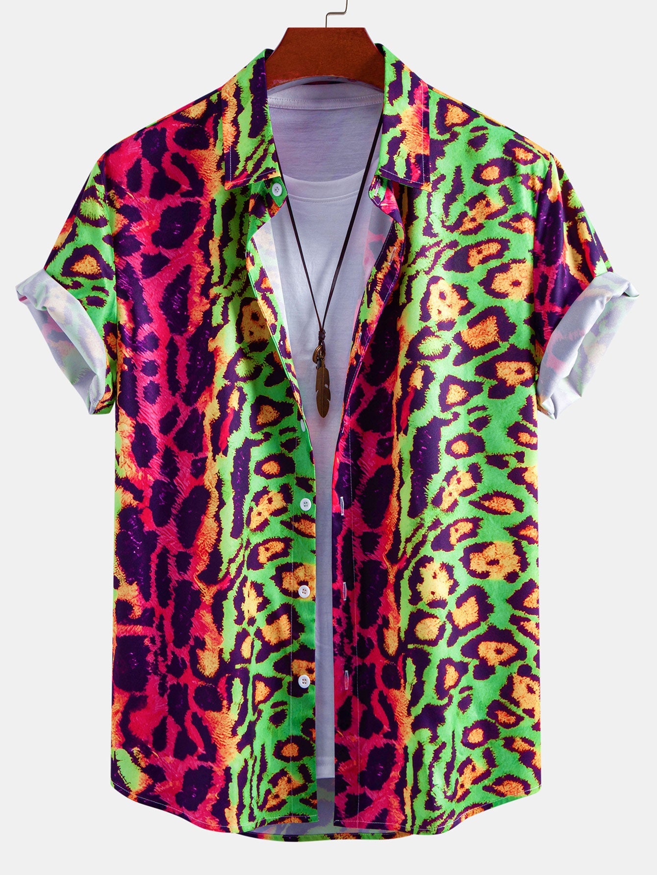Camisa abotonada con estampado de leopardo colorido y Short corto.