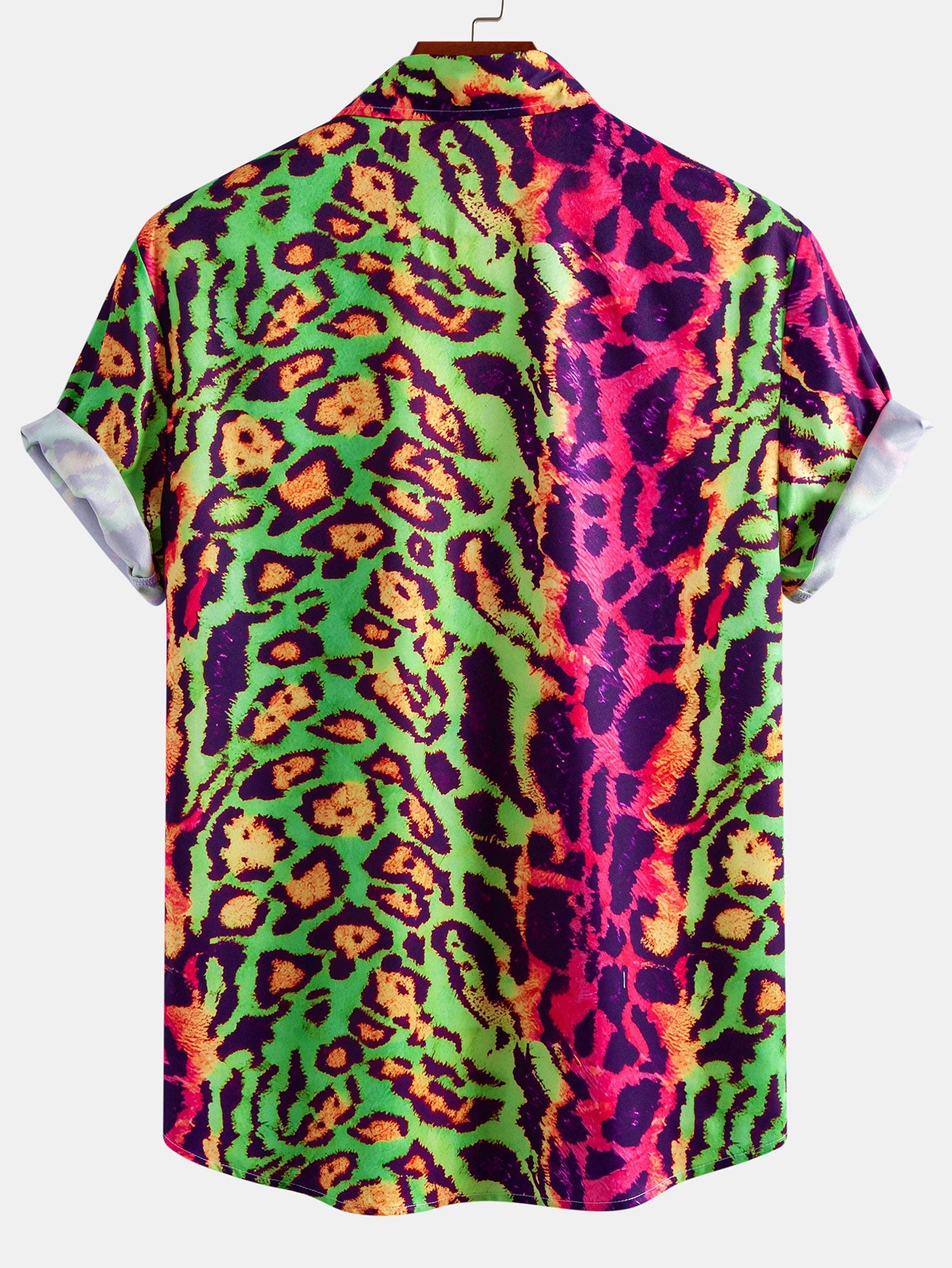 Camisa abotonada con estampado de leopardo colorido y Short corto.
