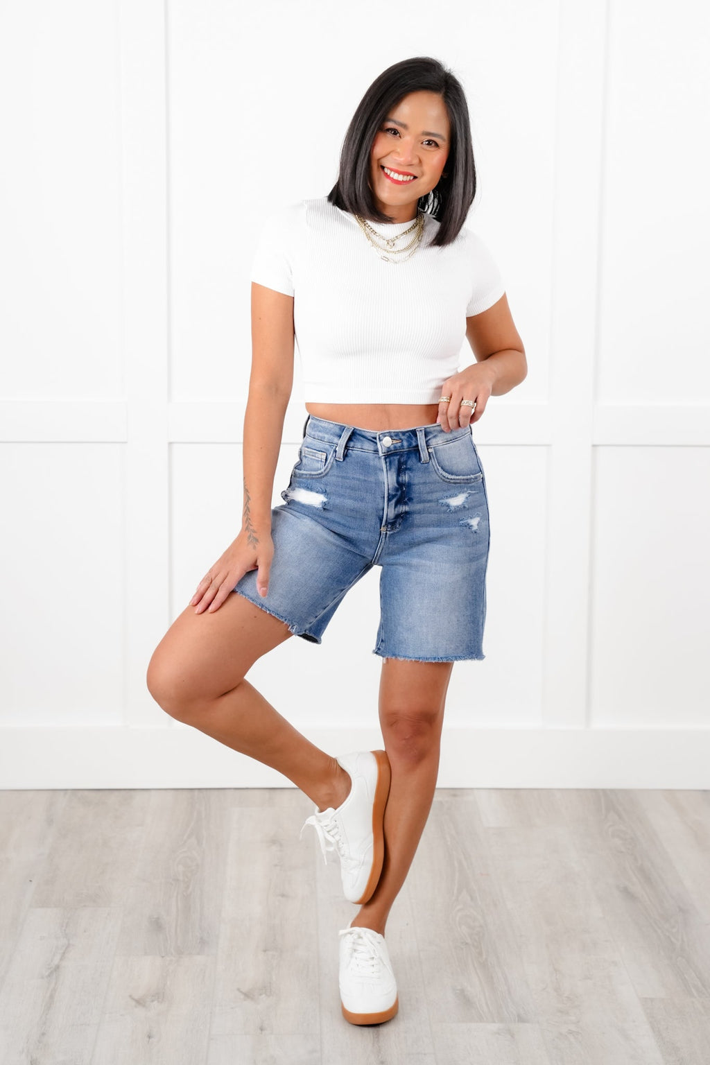 Shorts de jean con control de abdomen, corte holgado y realce de Gluteos.