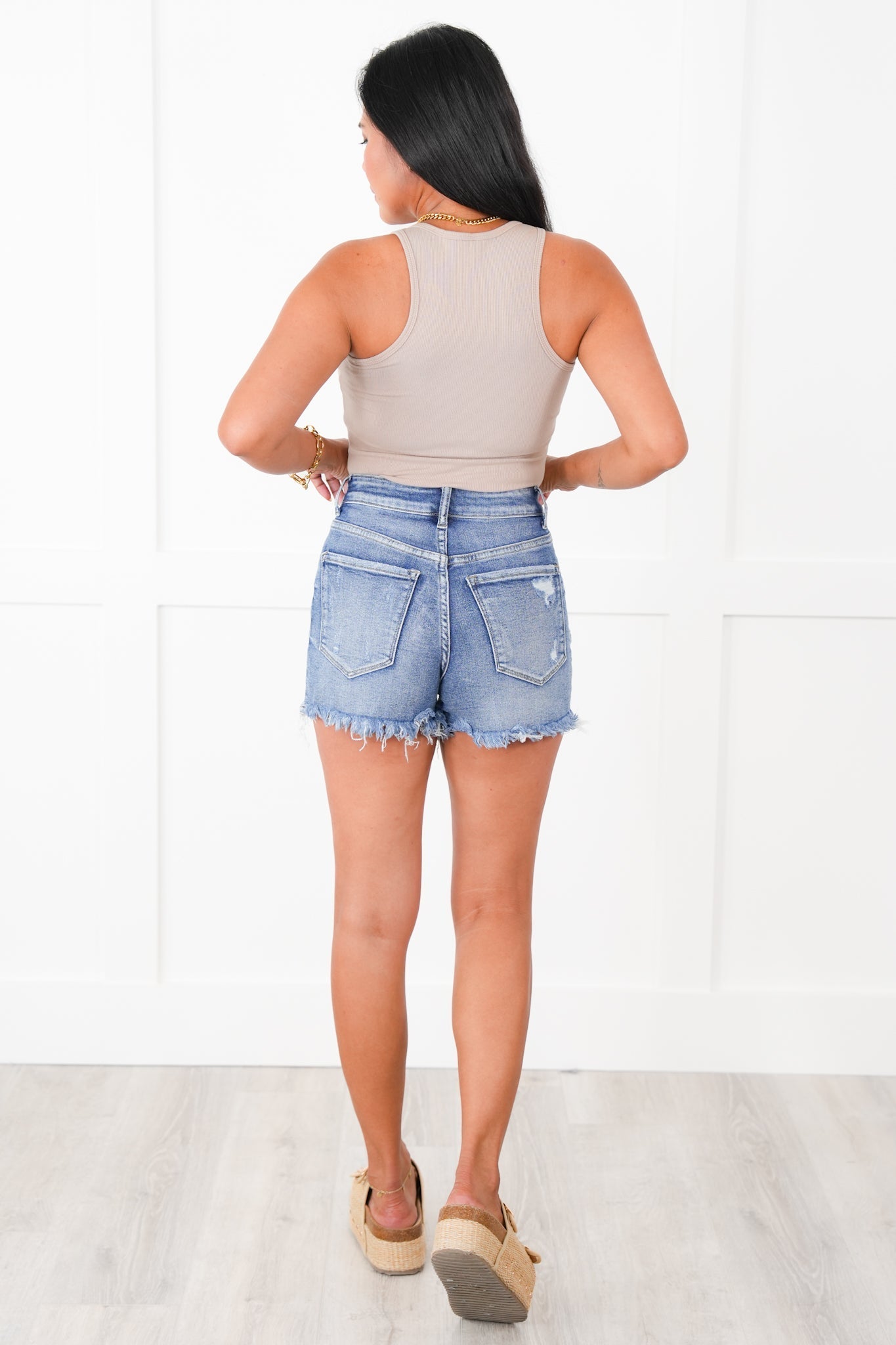 Shorts cortos Vervet de talle alto con botones y dobladillo deshilachado