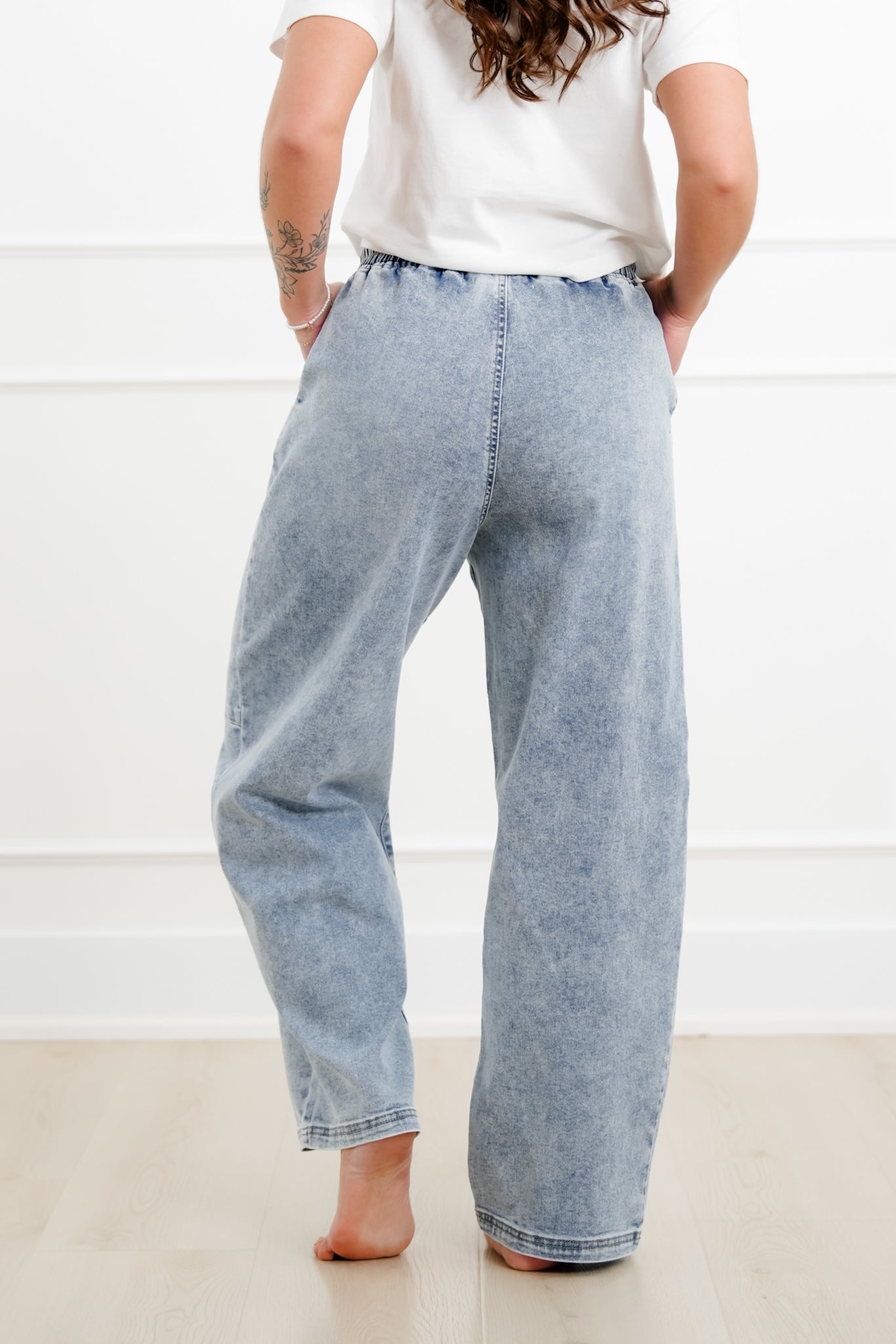 Risen Mid Rise Light Wash Elastic Waistband Barrel Jeans with Front Seam