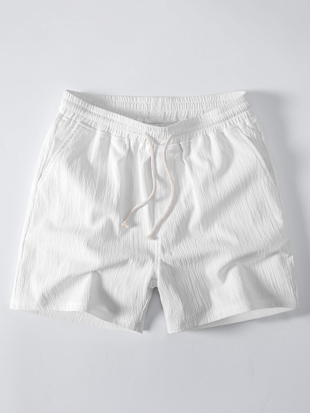 Camisa abotonada de mezcla de lino y rayón y pantalones cortos de 5 pulgadas con cordón y textura arrugada.
