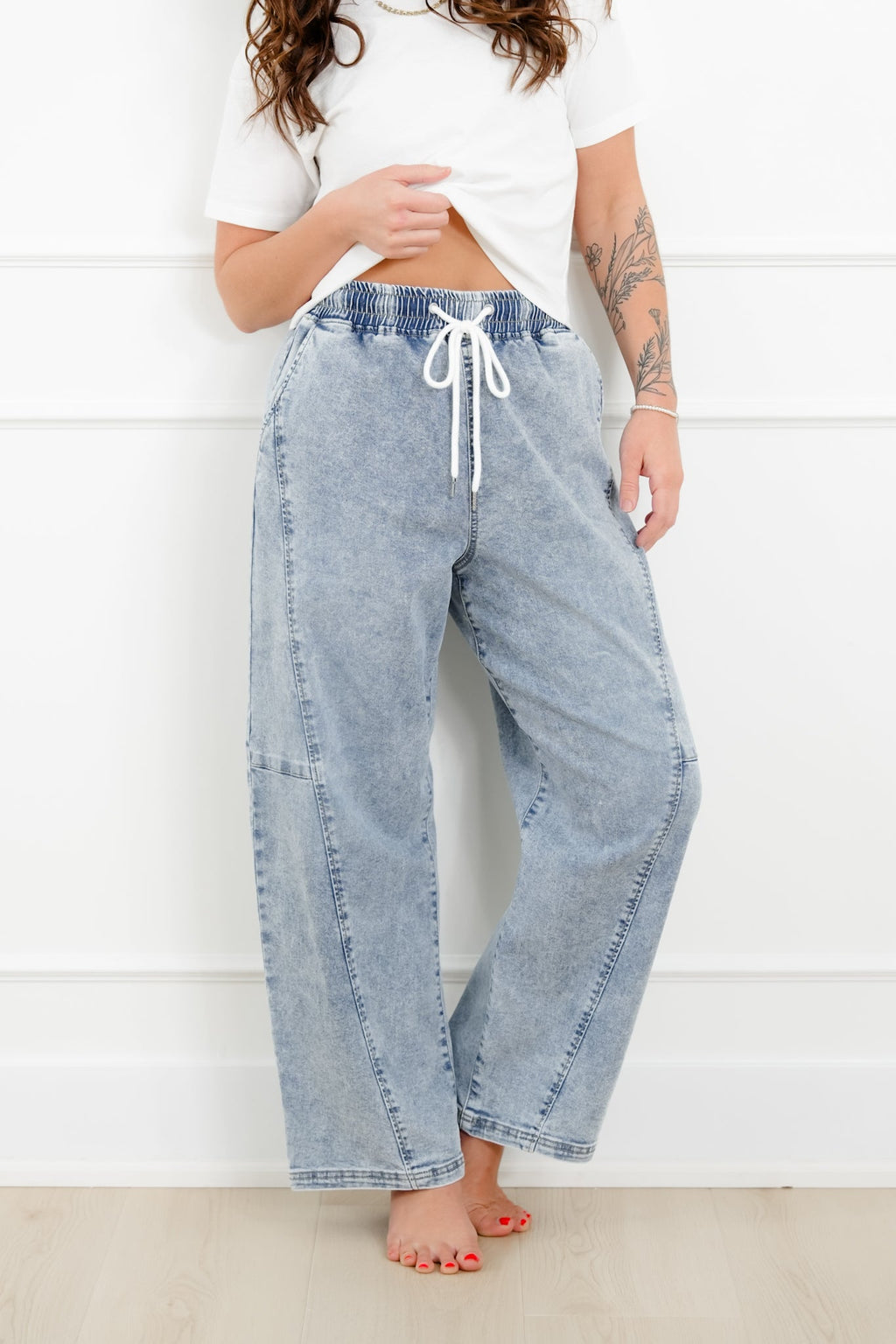 Risen Mid Rise Light Wash Elastic Waistband Barrel Jeans with Front Seam