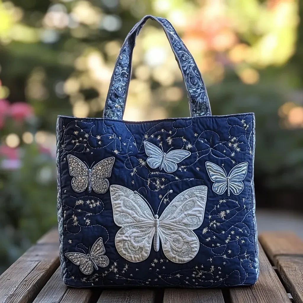 Bolso artesanal de color plateado