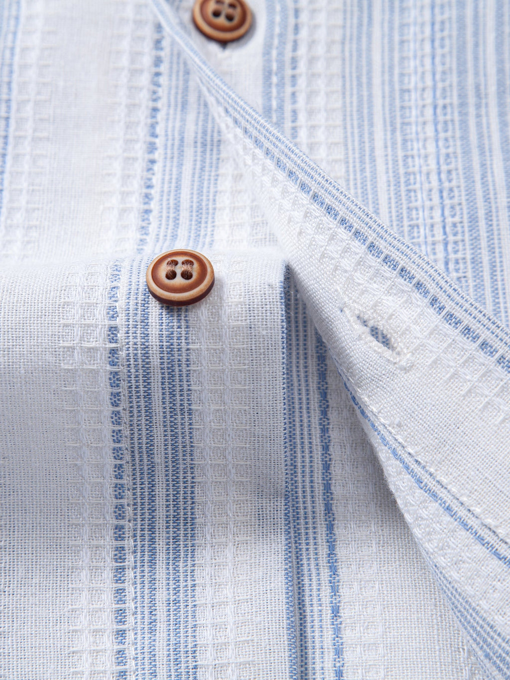 Camisa abotonada de lino a rayas y pantalones cortos de 5" con cordón y textura arrugada
