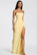 Vestido largo amarillo fruncido Safiya con detalle cruzado en la parte delantera