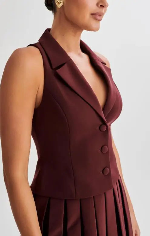 Conjunto 2 piezas, camiseta sin mangas con cuello y falda de cintura alta.