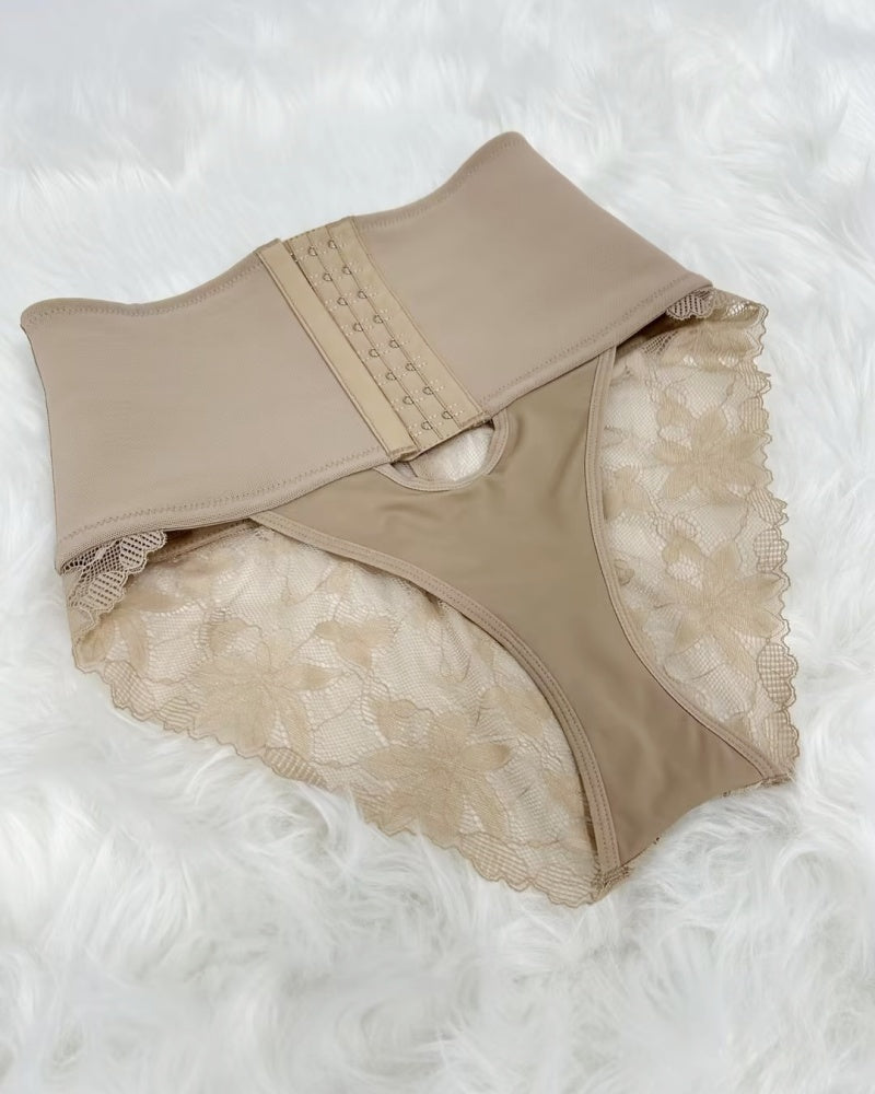 Braguita moldeadora Brillare® con abertura frontal y control de abdomen con ribete de encaje.